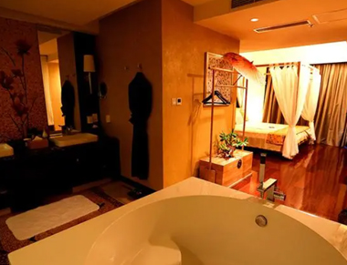 青岛市北区养生会所的黄昏恋：当爱情遇上八十岁